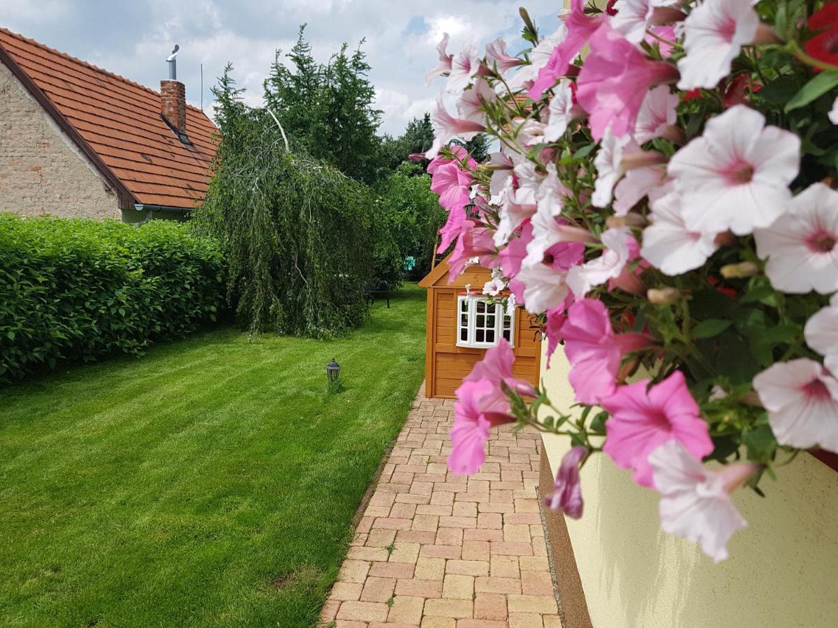 Zlty Dom Vrbov Apartment Luaran gambar