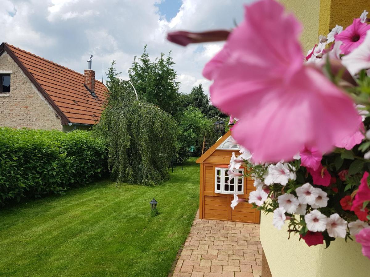 Zlty Dom Vrbov Apartment Luaran gambar