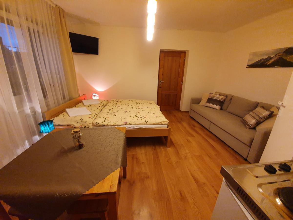 Zlty Dom Vrbov Apartment Luaran gambar