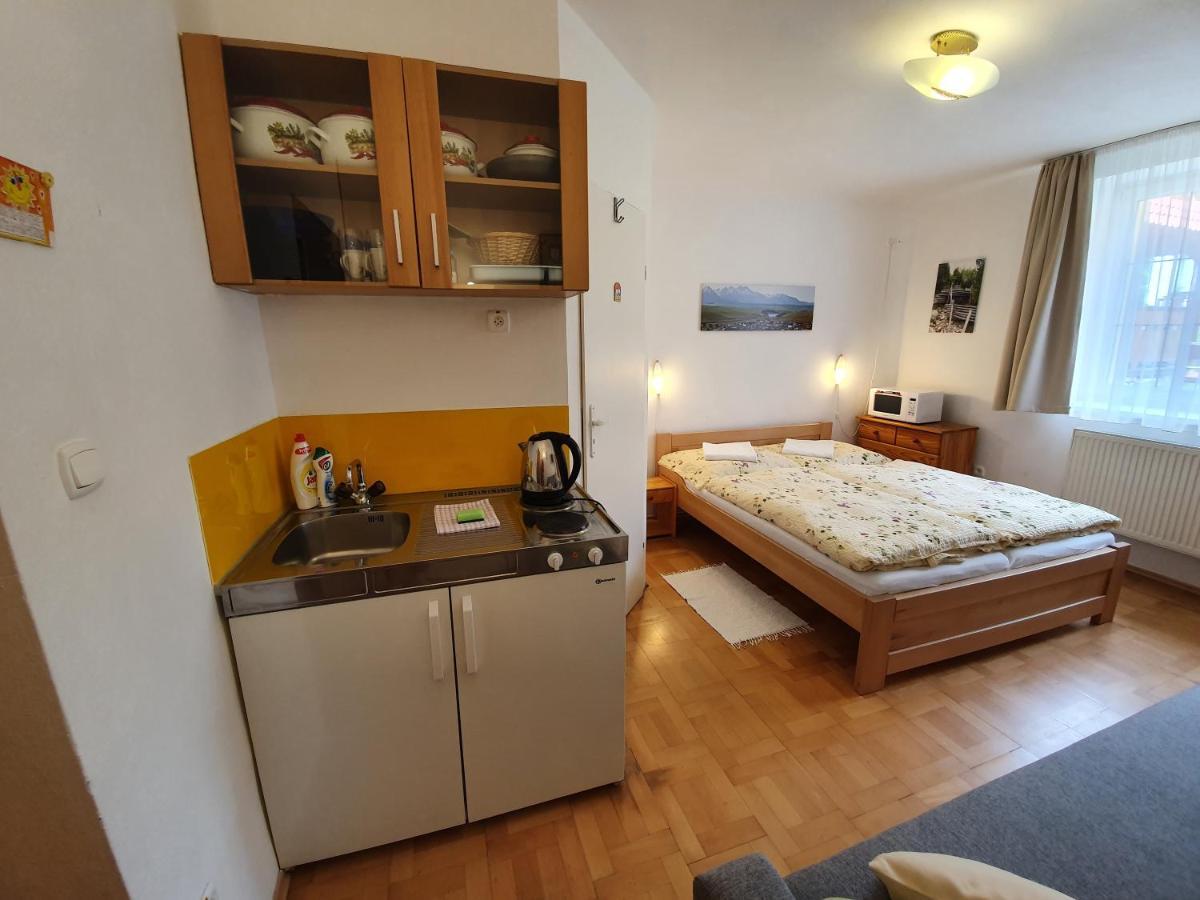 Zlty Dom Vrbov Apartment Luaran gambar