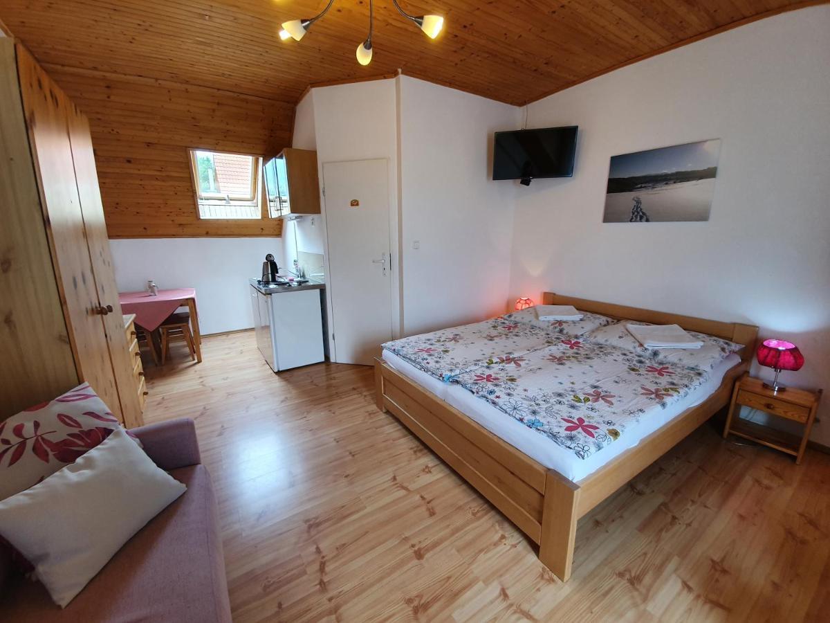 Zlty Dom Vrbov Apartment Luaran gambar