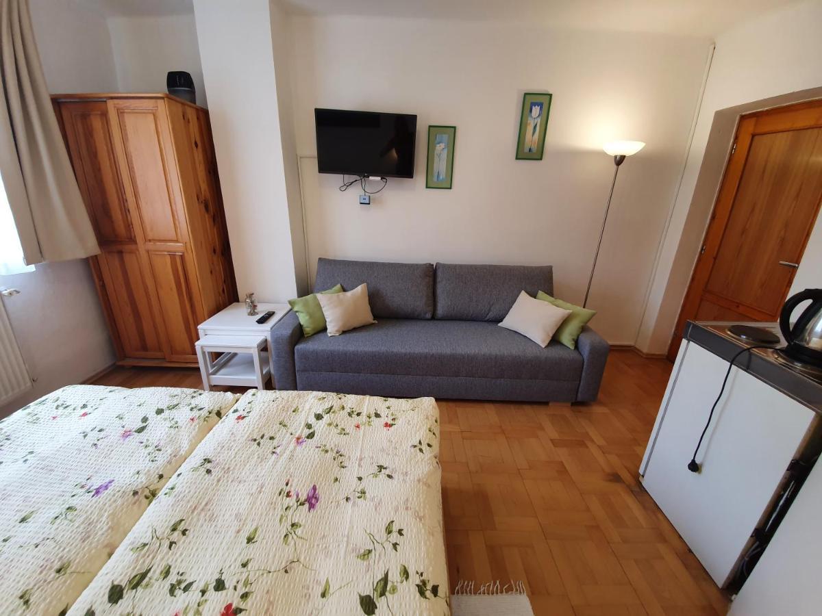 Zlty Dom Vrbov Apartment Luaran gambar
