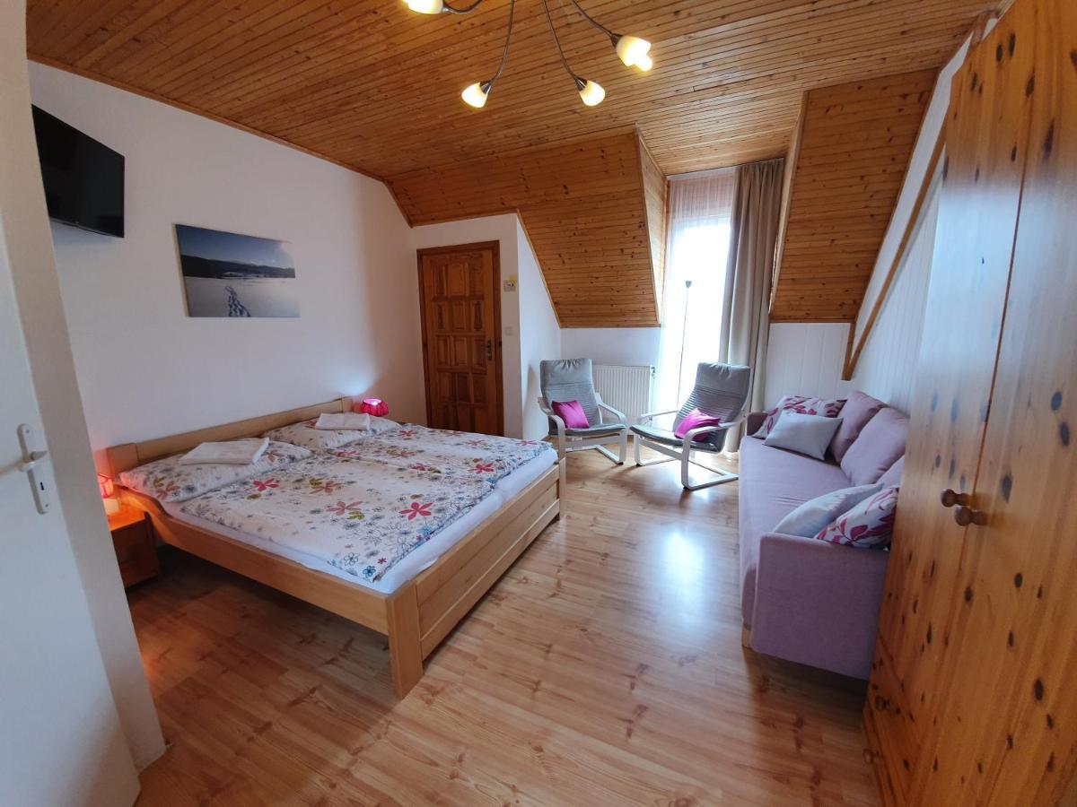 Zlty Dom Vrbov Apartment Luaran gambar