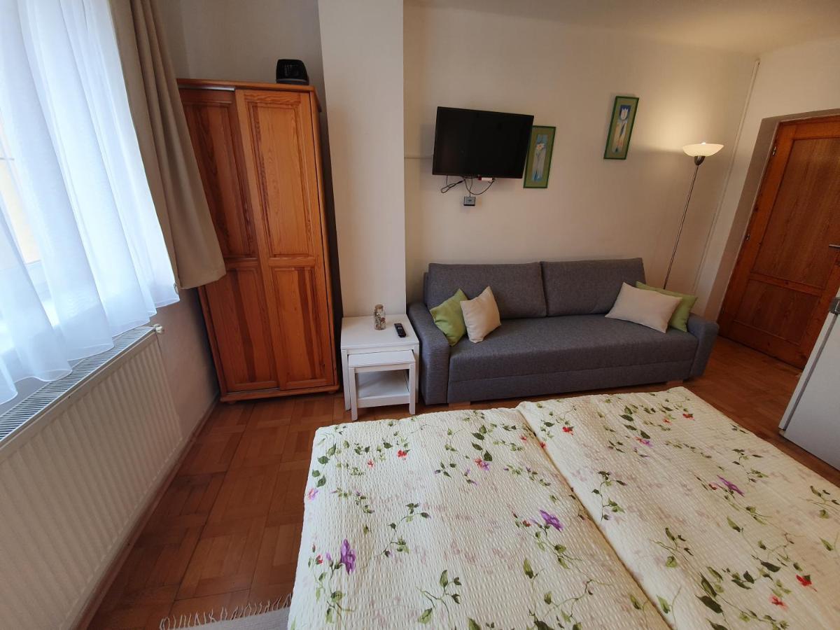 Zlty Dom Vrbov Apartment Luaran gambar