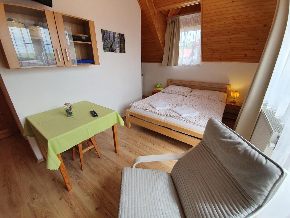 Zlty Dom Vrbov Apartment Luaran gambar