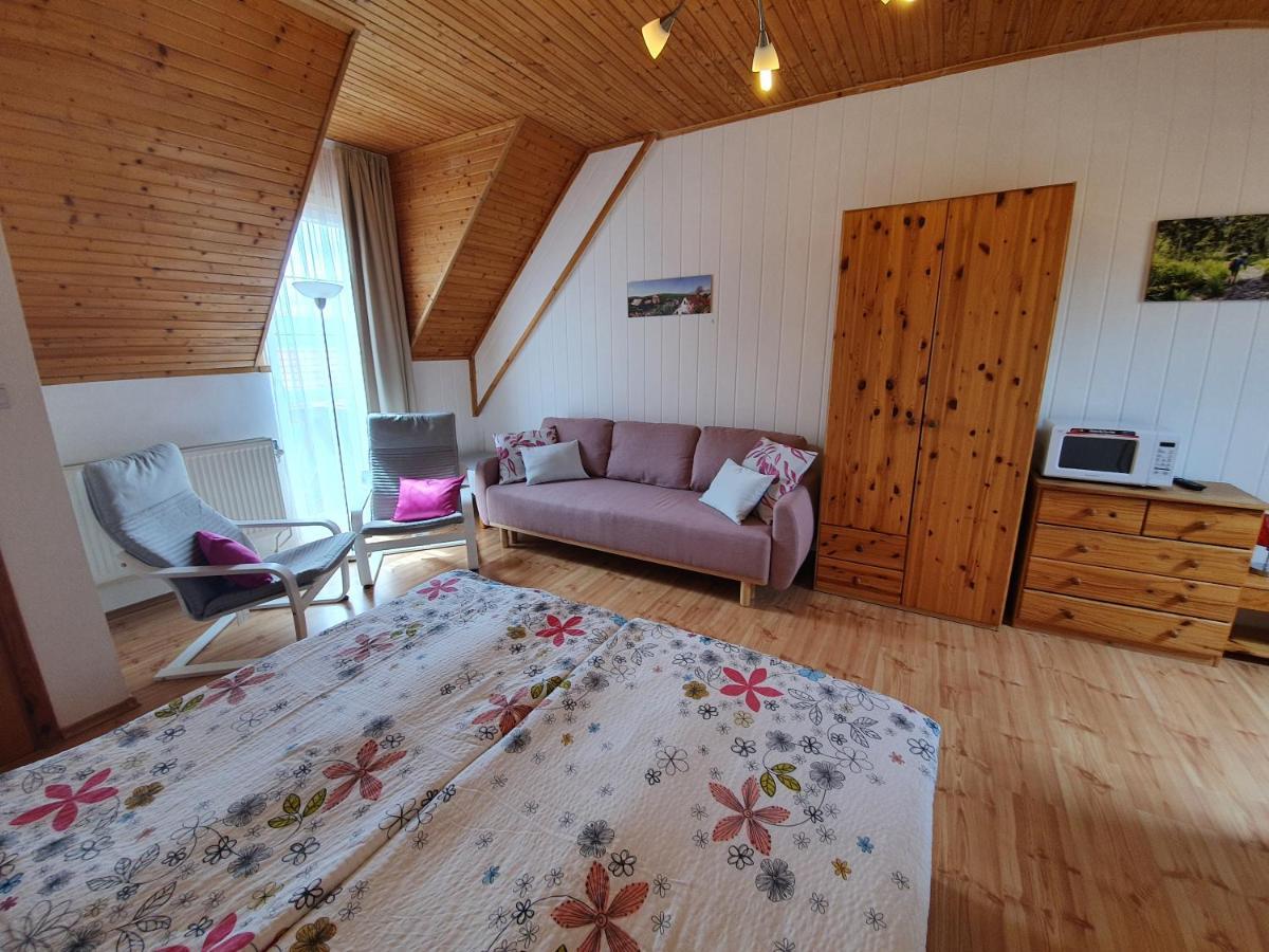 Zlty Dom Vrbov Apartment Luaran gambar