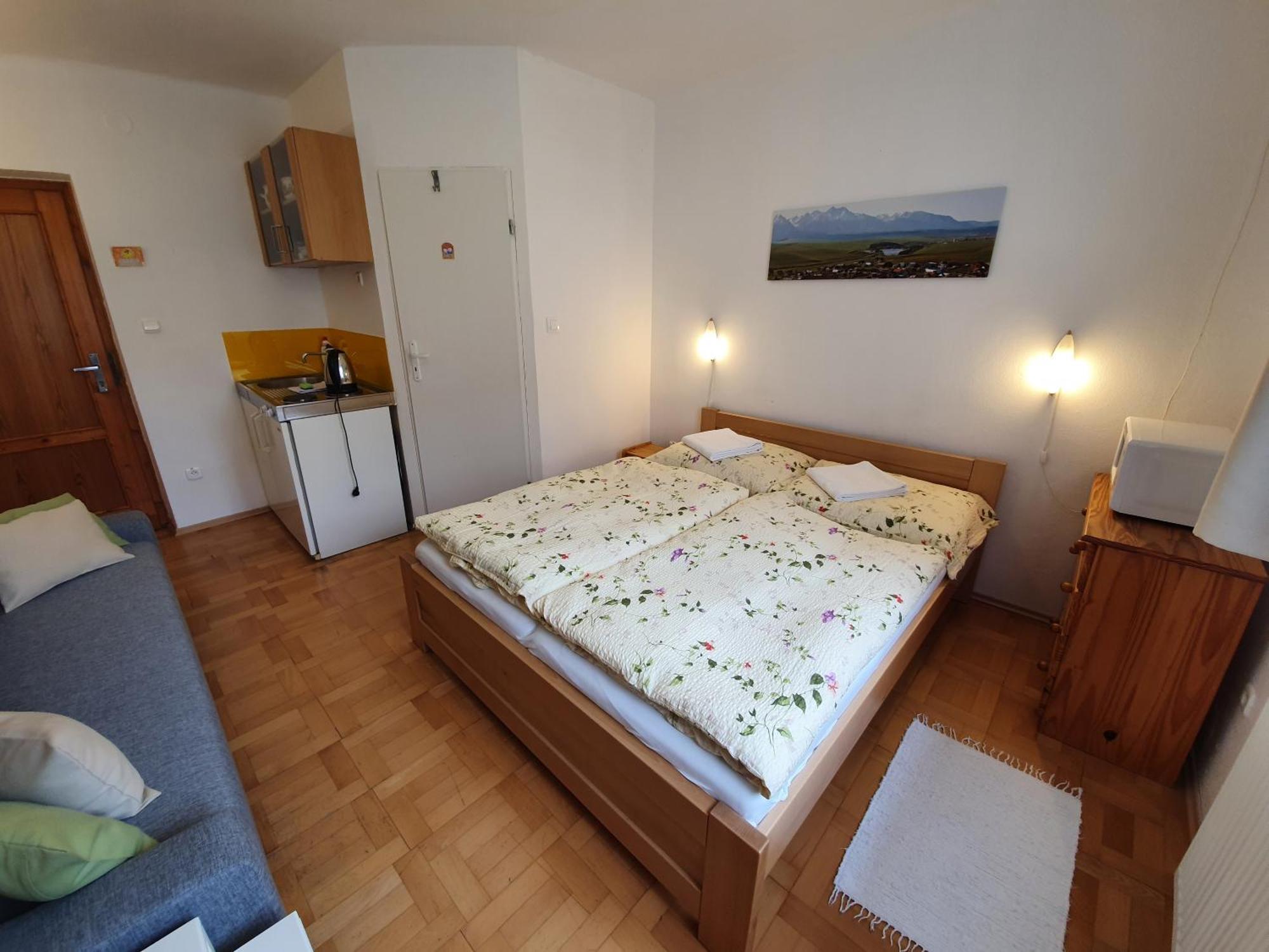 Zlty Dom Vrbov Apartment Luaran gambar
