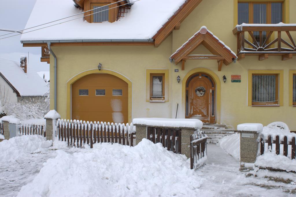 Zlty Dom Vrbov Apartment Luaran gambar