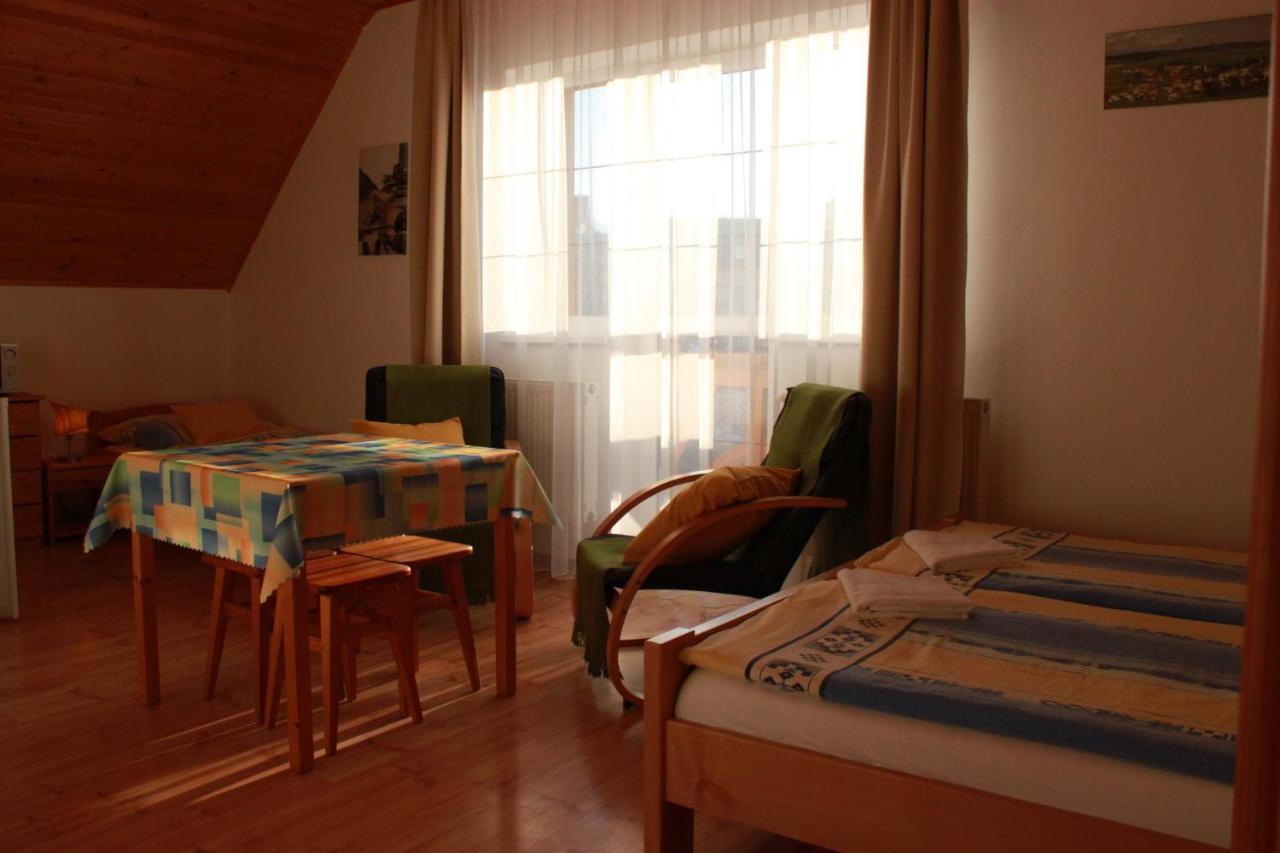 Zlty Dom Vrbov Apartment Luaran gambar
